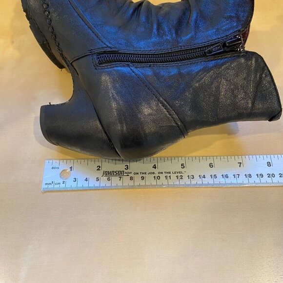 Indigo By Clarks Womens 7M black Leather Upper Ankle Boots kitten heels stitches - Picture 14 of 16